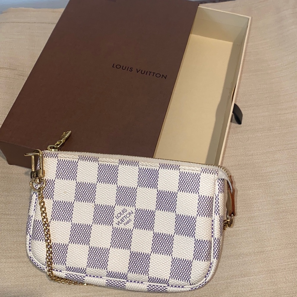 LV Mini Pochette in Azur